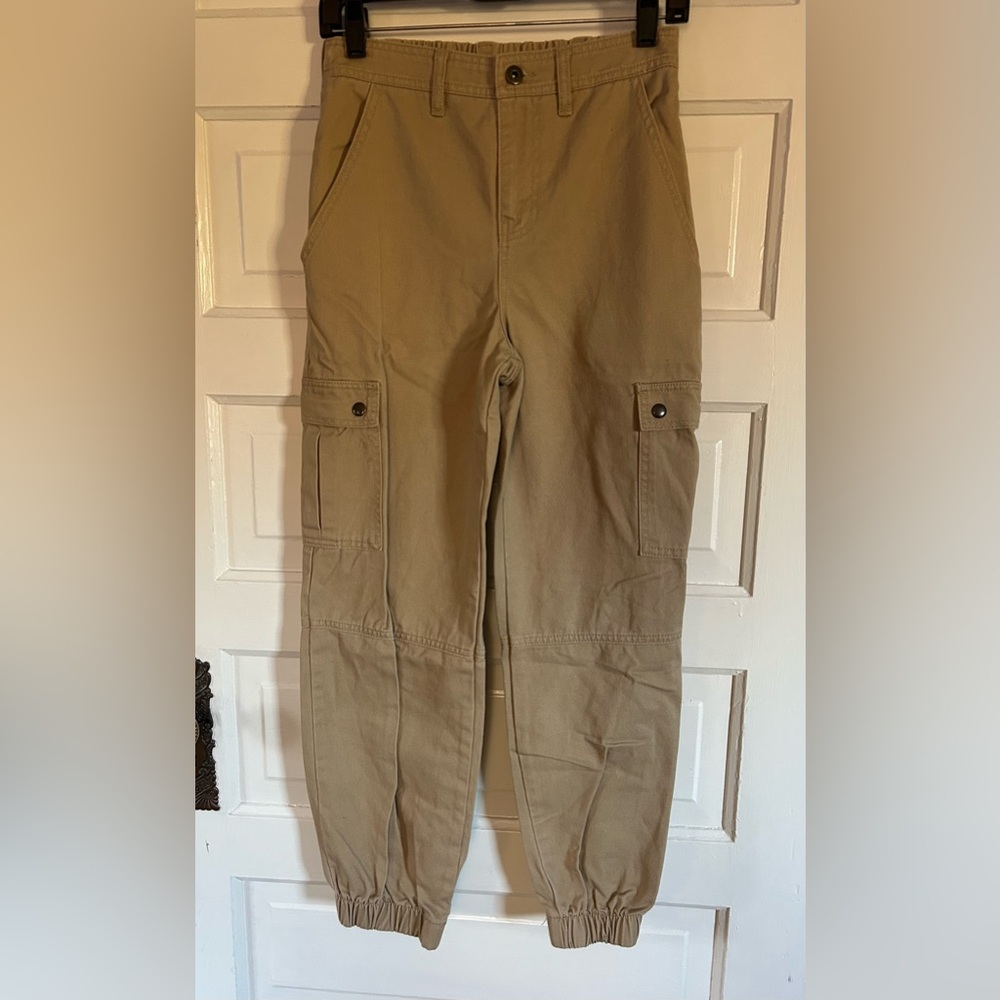 Like new! Wild Fable Khaki Cargo Jogger Pants for Men. Size XS